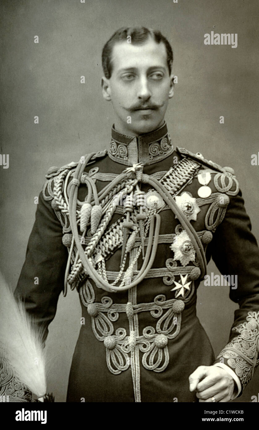 Ritratto del Principe Alberto Vittorio, Duca di Clarence & Avondale (1864-1892) in uniforme militare. Sollevare il ripper in modo sospetto. Tipo di legno Foto Stock