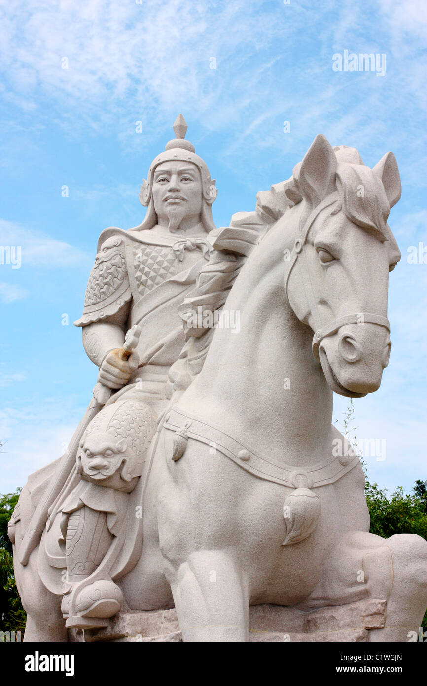 Basso angolo vista di una statua di Koxinga Koxinga, Santuario ancestrale, Tainan, Taiwan Foto Stock