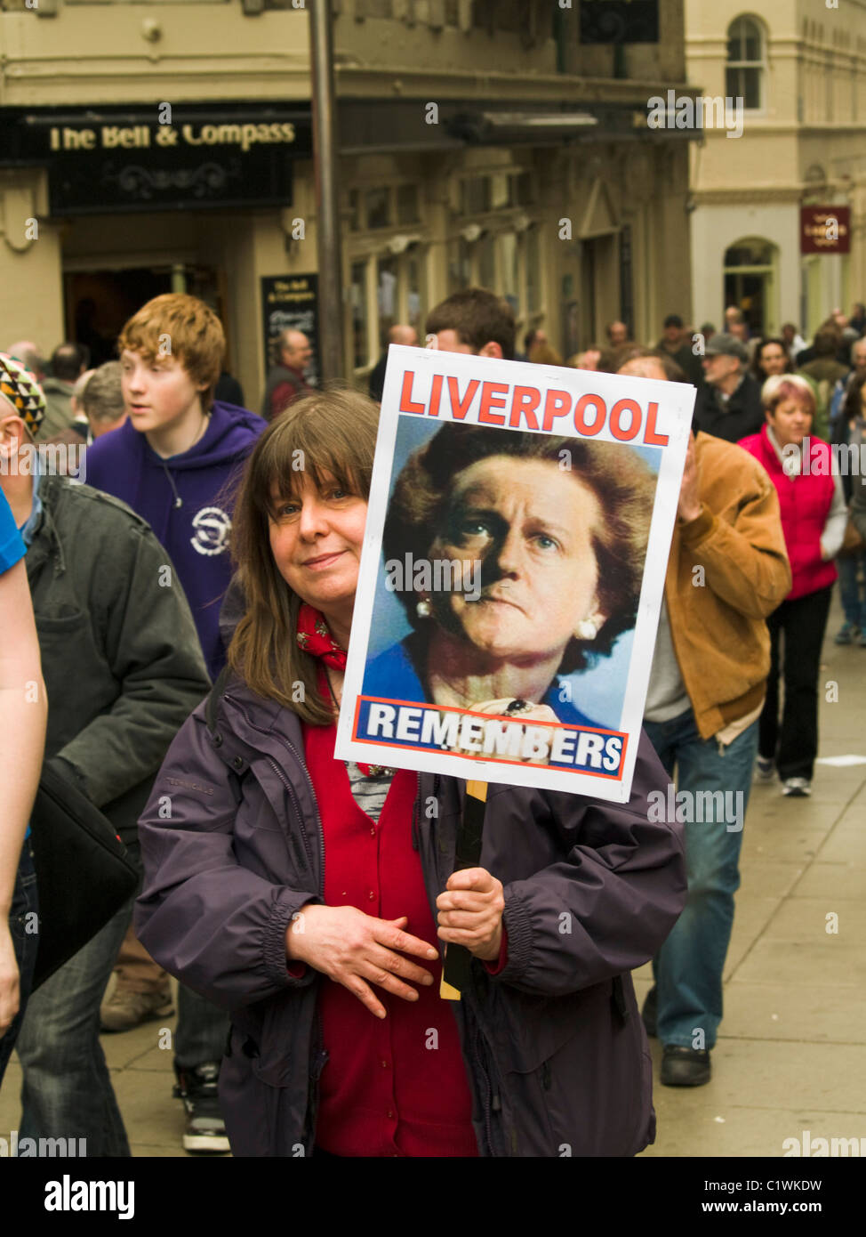 Protester prendendo parte a una manifestazione contro il governo taglia a Londra. Foto Stock