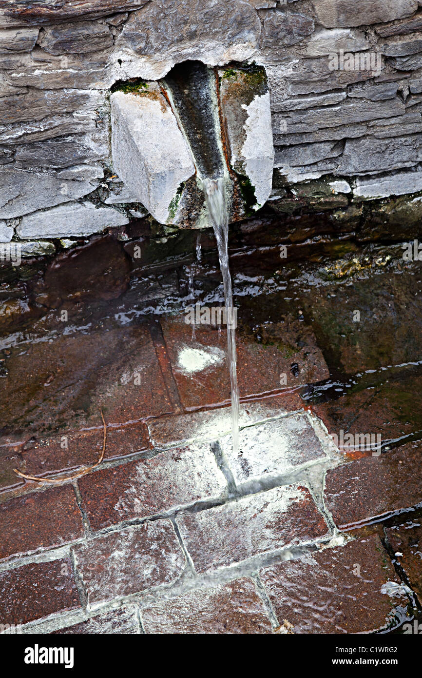 Minerali ricchi di sorgente termale Ax-les-Thermes dipartimento Ariège Francia Foto Stock