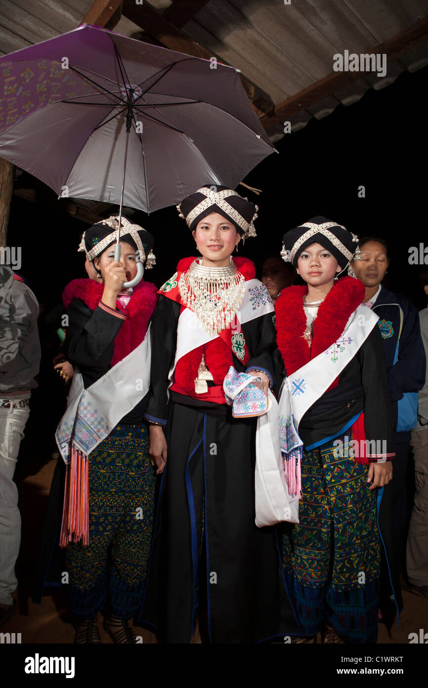 Iu Mien(Yao) sposa matrimonio marzo a mezzanotte, Ban Siliam Bur, Pongta, Ngao, Lampang, Thailandia Foto Stock