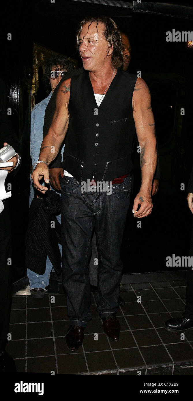 Attore americano Mickey Rourke lascia Stringfellows lapdancing club a 4.40am Londra Inghilterra - 27.08.09 Foto Stock