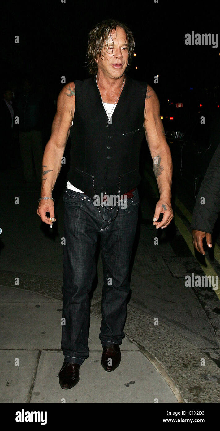 Attore americano Mickey Rourke lascia Stringfellows lapdancing club a 4.40am Londra Inghilterra - 27.08.09 Foto Stock