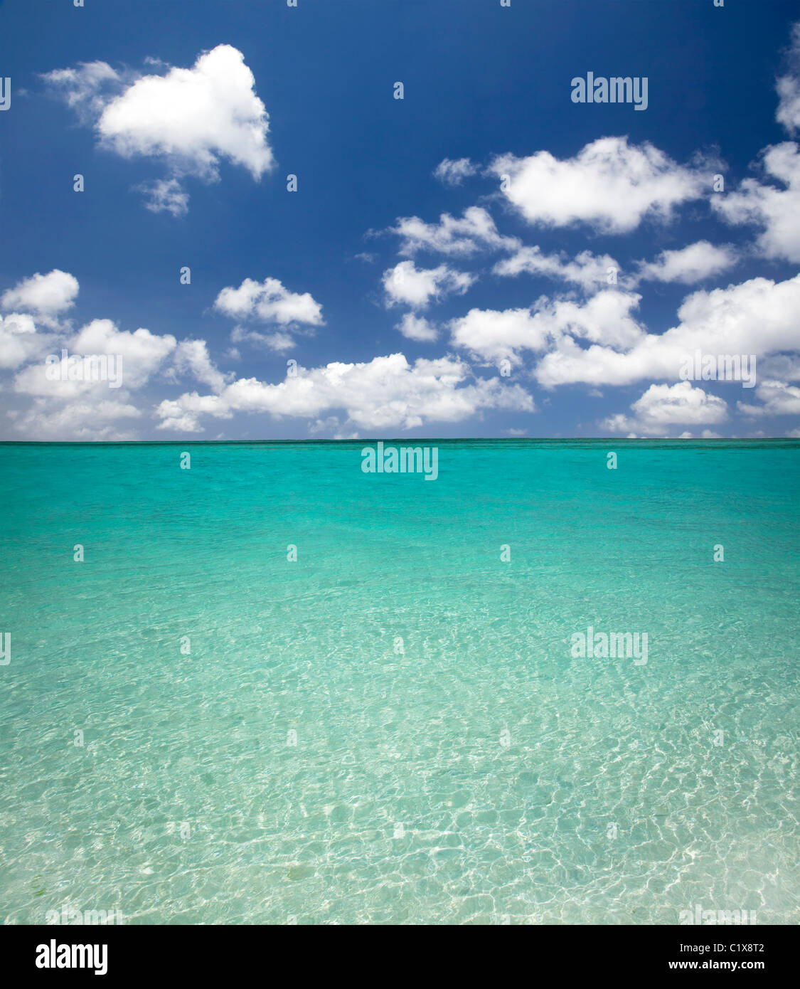 Pulire con acqua blu beach e il cloud computing Foto Stock