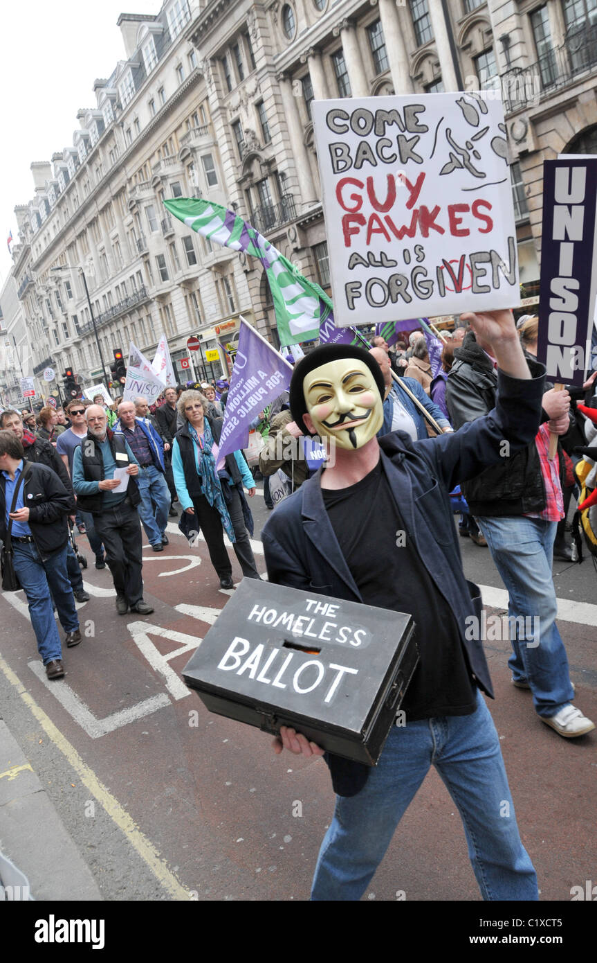 Settore pubblico pensioni tagli marzo alternativa per il London 2011 protesta e di sommossa contro il governo taglia Foto Stock