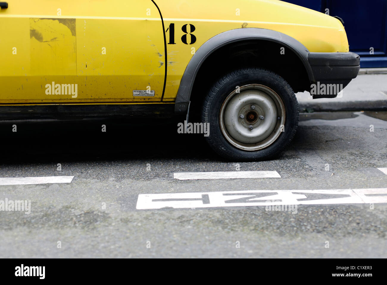 Furgone giallo Foto Stock