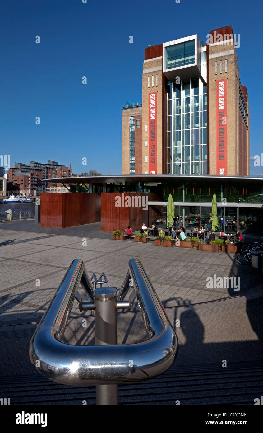 Vista diurna del Baltico Centro per le Arti Contemporanee, Newcastle Gateshead Quayside, Gateshead, Tyne and Wear Foto Stock