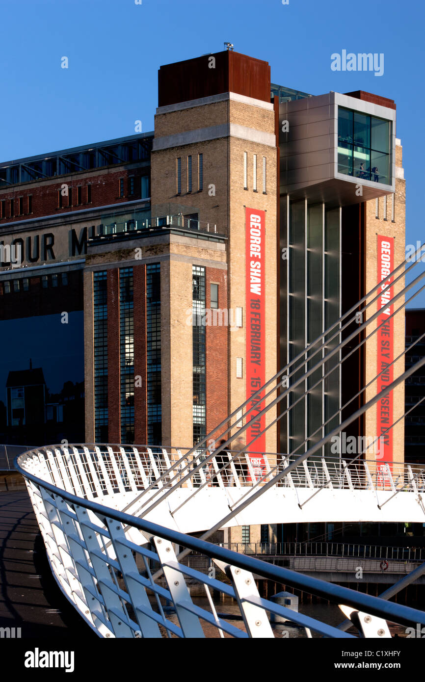 Vista diurna del Baltico Centro per le Arti Contemporanee, Newcastle Gateshead Quayside, Gateshead, Tyne and Wear Foto Stock