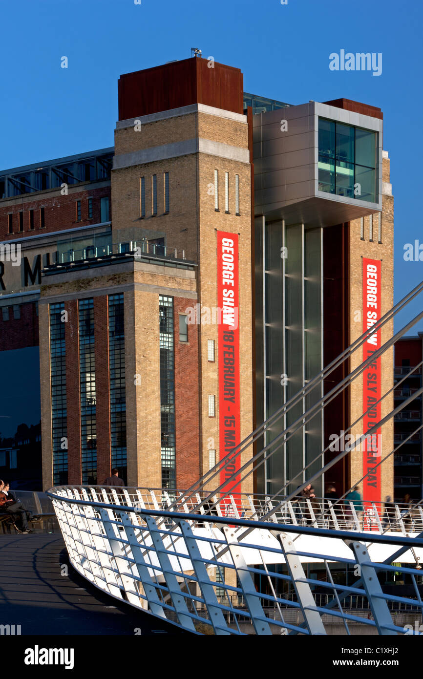 Vista diurna del Baltico Centro per le Arti Contemporanee, Newcastle Gateshead Quayside, Gateshead, Tyne and Wear Foto Stock