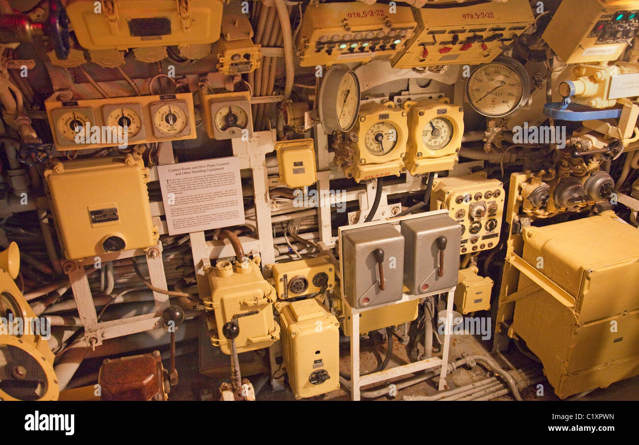 Interno del B-39 sottomarini sovietici al Museo Marittimo di San Diego Foto Stock
