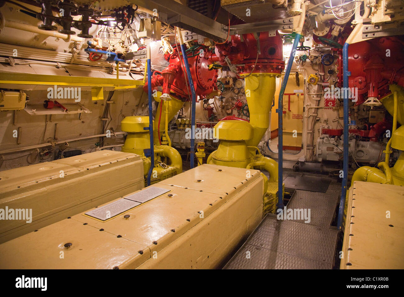Interno del B-39 sottomarini sovietici al Museo Marittimo di San Diego Foto Stock