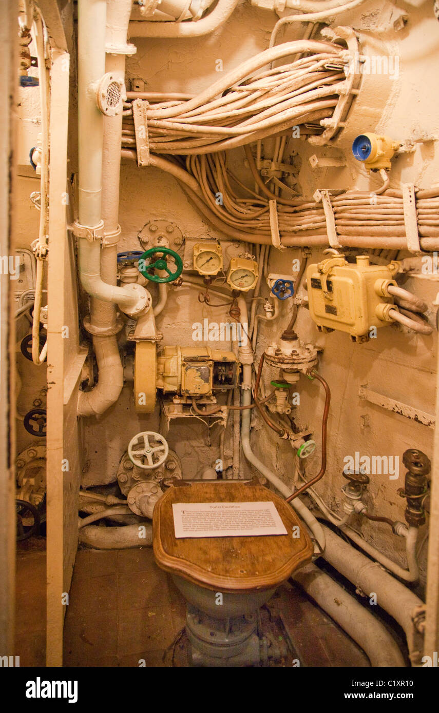 Interno del B-39 sottomarini sovietici al Museo Marittimo di San Diego Foto Stock
