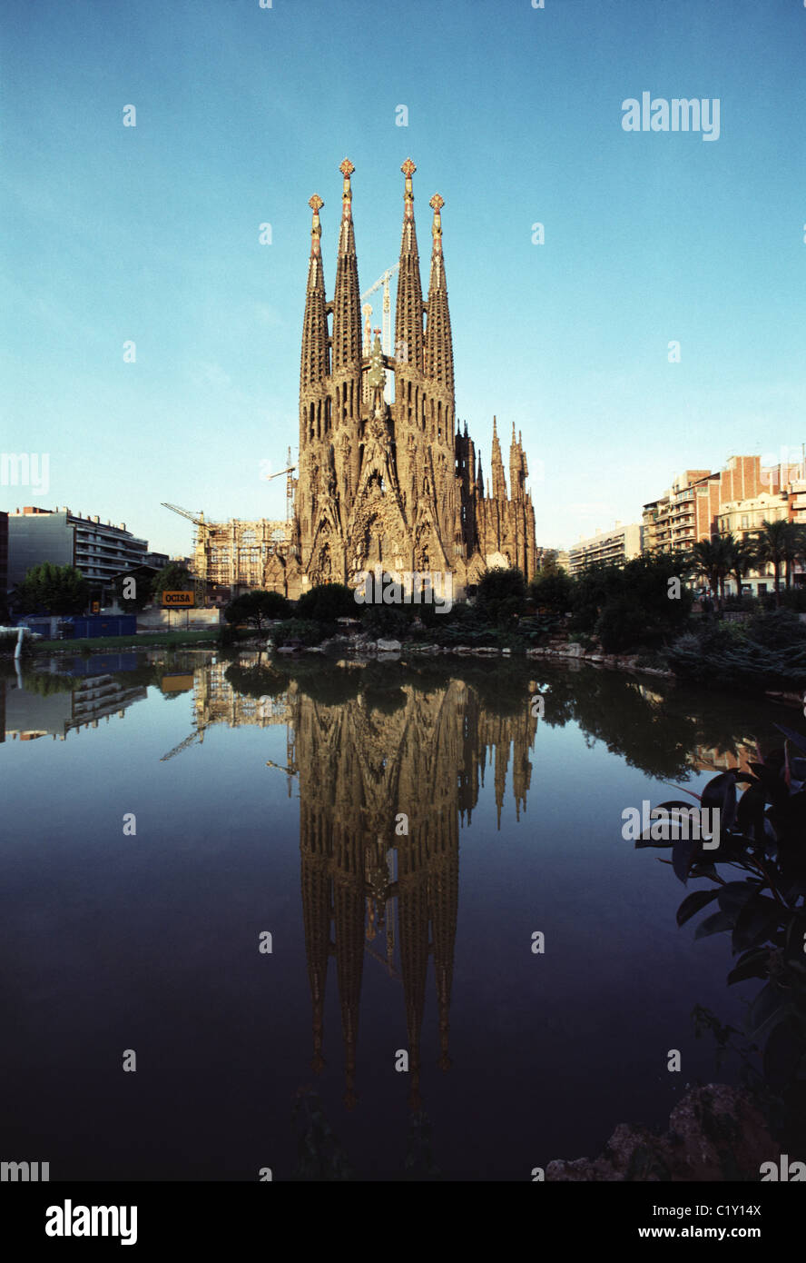 La riflessione della Sagrada Familia a stagno Foto Stock