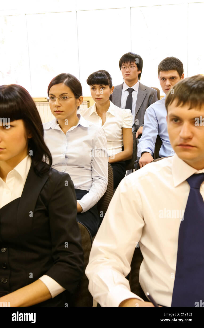 Immagine di sicuro persone che ascoltano la lezione a una conferenza Foto Stock