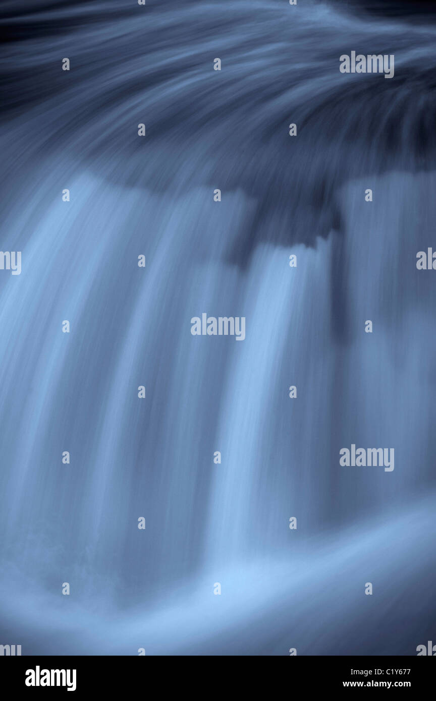 Close up veloce che scorre acqua Foto Stock