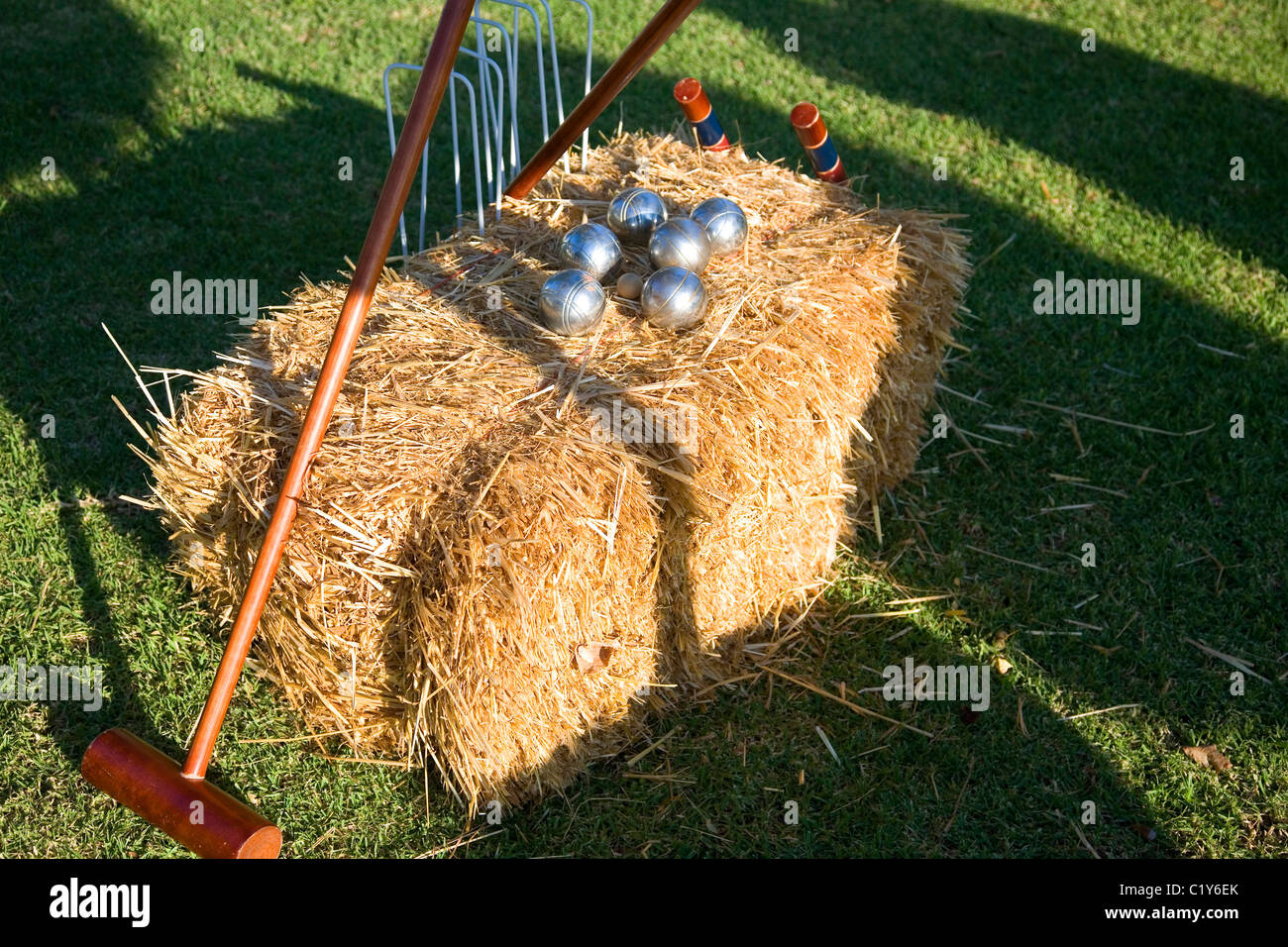 Croquet impostato sul pagliaio Foto Stock