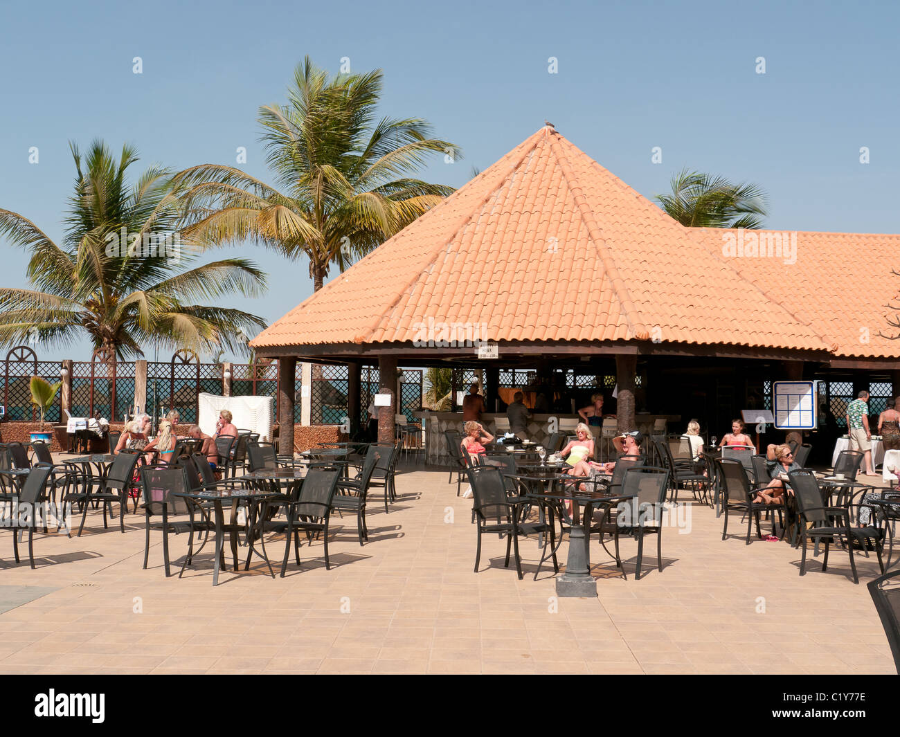 Il cafe nella zona della piscina e del Atlantic Hotel in Banjul (Gambia, Africa occidentale Foto Stock