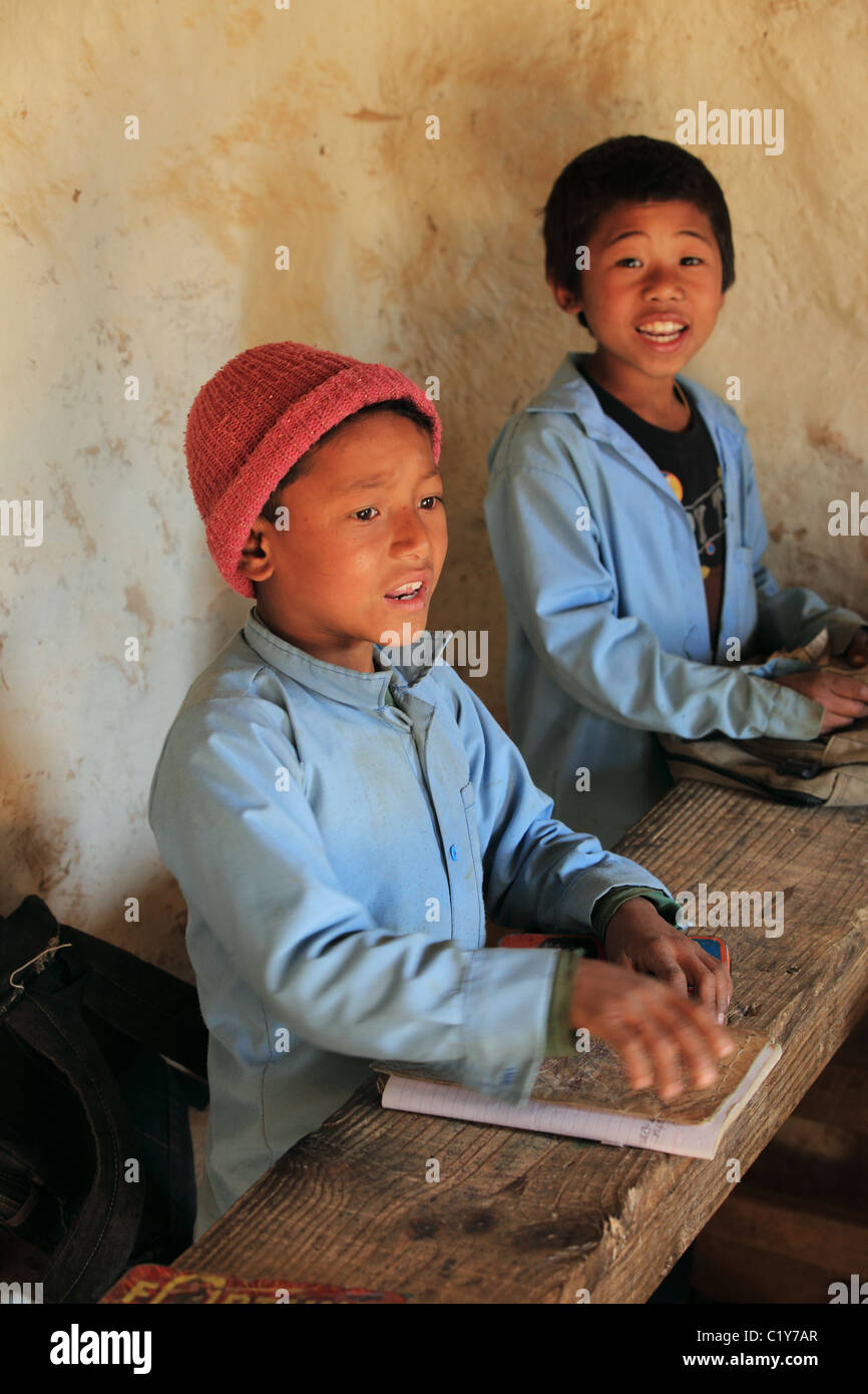 Ragazzi delle scuole in Nepal Himalaya Foto Stock