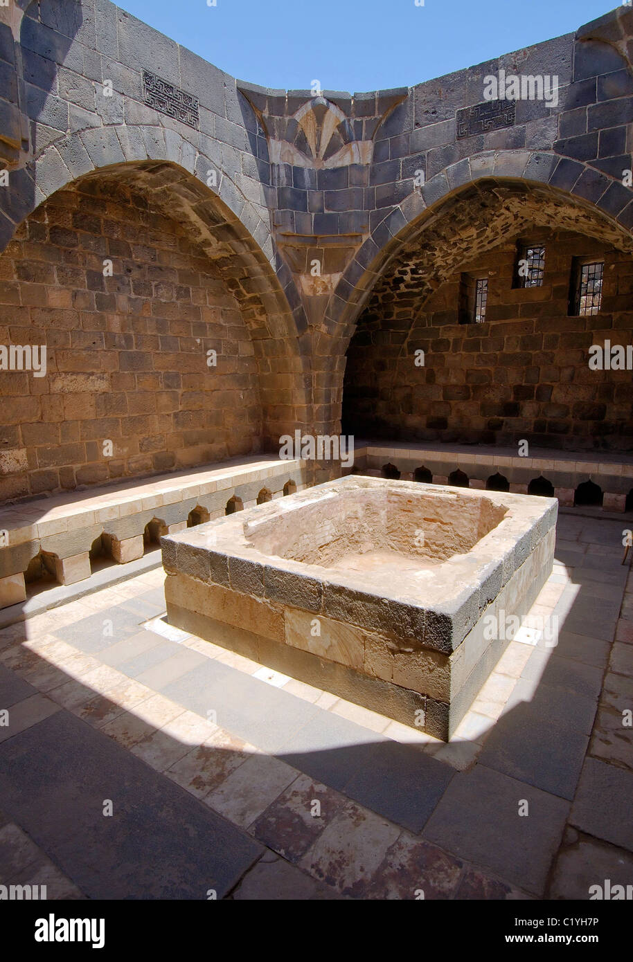 Bagno romano, antica città di Bosra, Siria Foto Stock