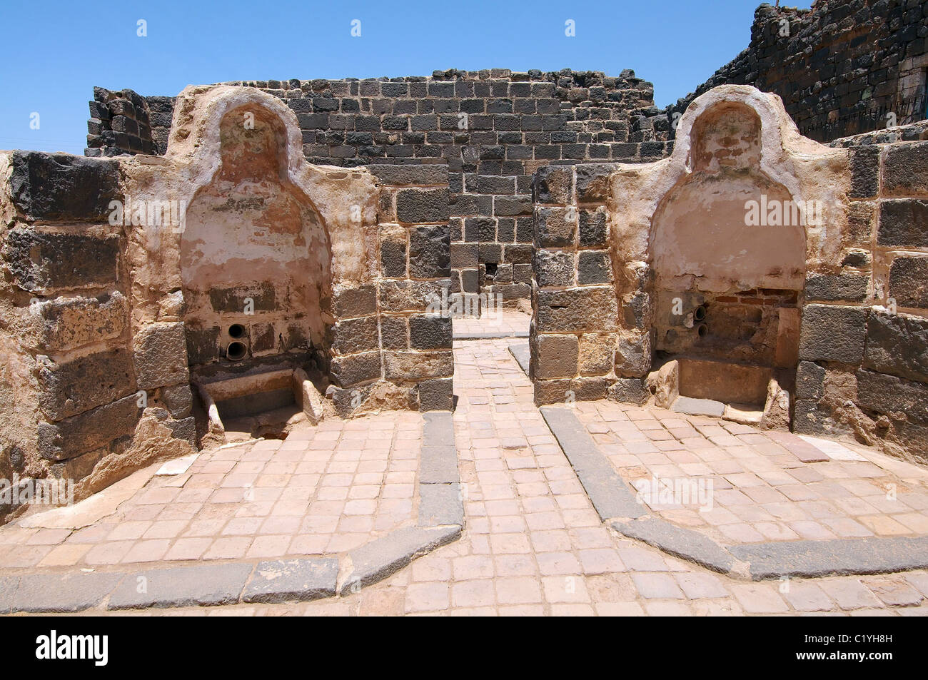 Bagno romano, antica città di Bosra, Siria Foto Stock