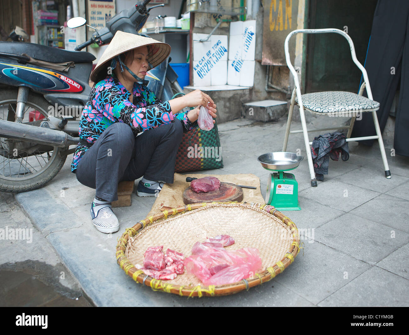 Ritratto di macellaio Vietnamita per le strade di Hanoi, Vietnam Foto Stock