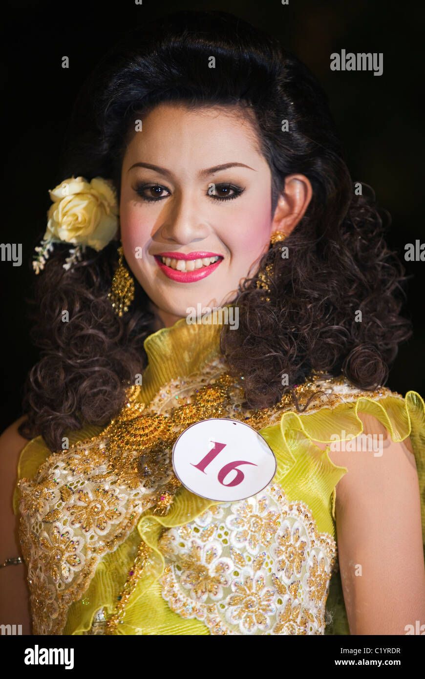 Debuttante in una bellezza kathoey pageant in Nong Khai Nong Khai provincia, Thailandia. Foto Stock