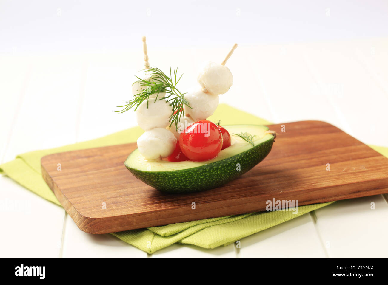 Avocado, pomodorini e baby mozzarella Foto Stock