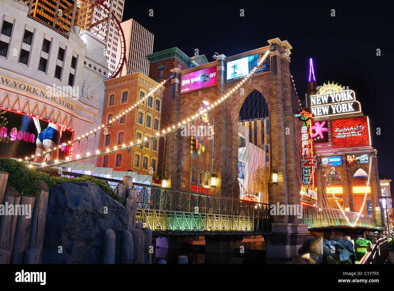 New York New York Hotel and Casino Las Vegas con ponte di Brooklyn replica. Foto Stock