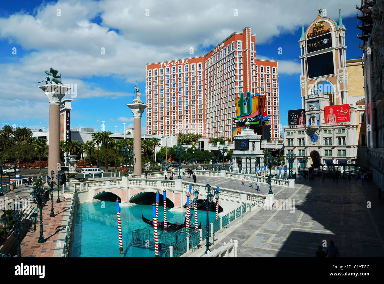 L'Isola del Tesoro si trova nel centro di Las Vegas come il famoso punto di riferimento a Las Vegas, Nevada. Foto Stock