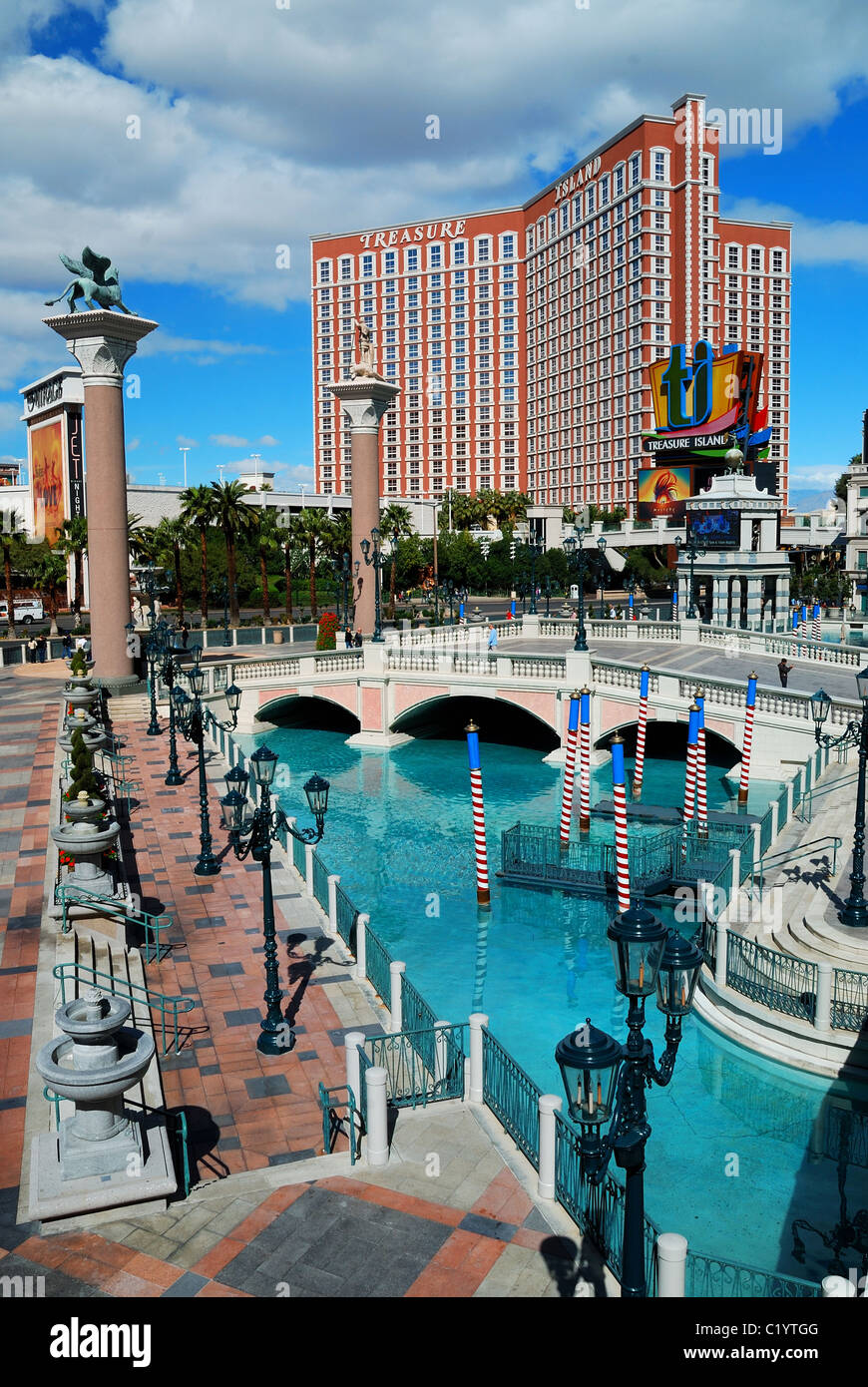 L'Isola del Tesoro si trova nel centro di Las Vegas come il famoso punto di riferimento a Las Vegas, Nevada. Foto Stock