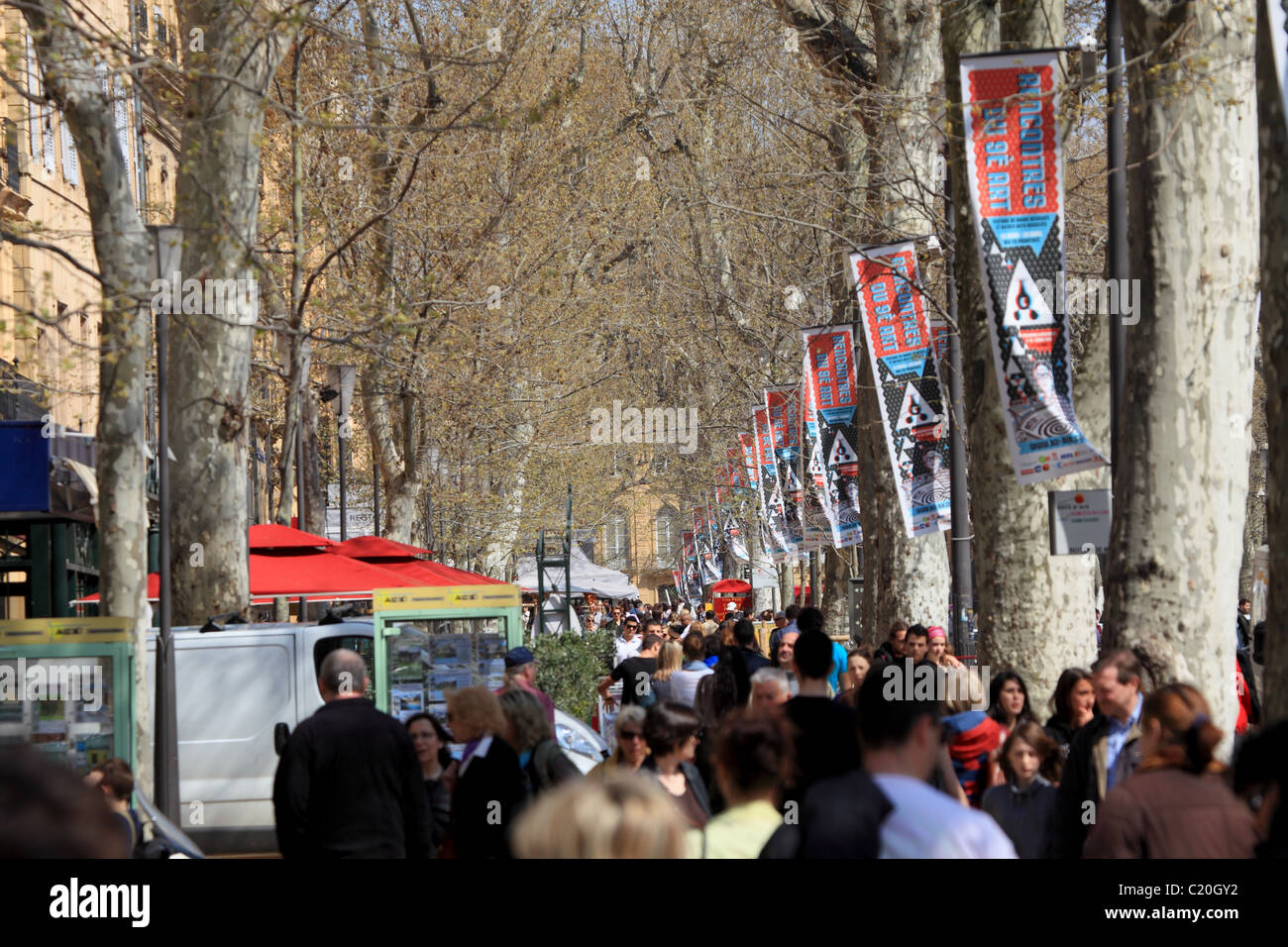 La vivace scena di strada in Aix en Provence Foto Stock