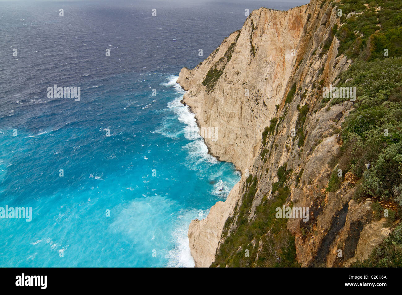 Una ripida e costa ruvida sul lato ovest di Zante Island, Grecia Foto Stock