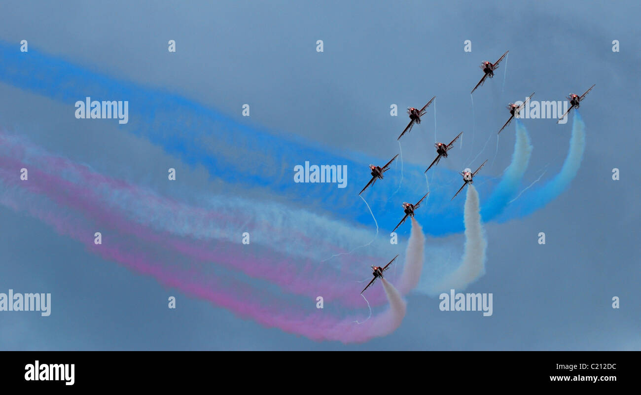Le frecce rosse (Aerobatic Team) battenti in una posizione sincronizzata per un display di aria Foto Stock