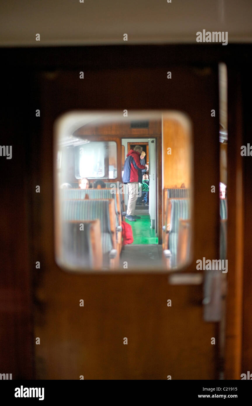 Visualizzare tramite ferrovia porta Foto Stock