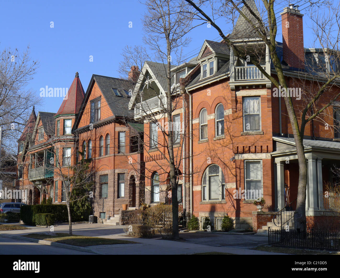 Grandi vecchie case in stile vittoriano nel centro cittadino di Toronto Foto Stock