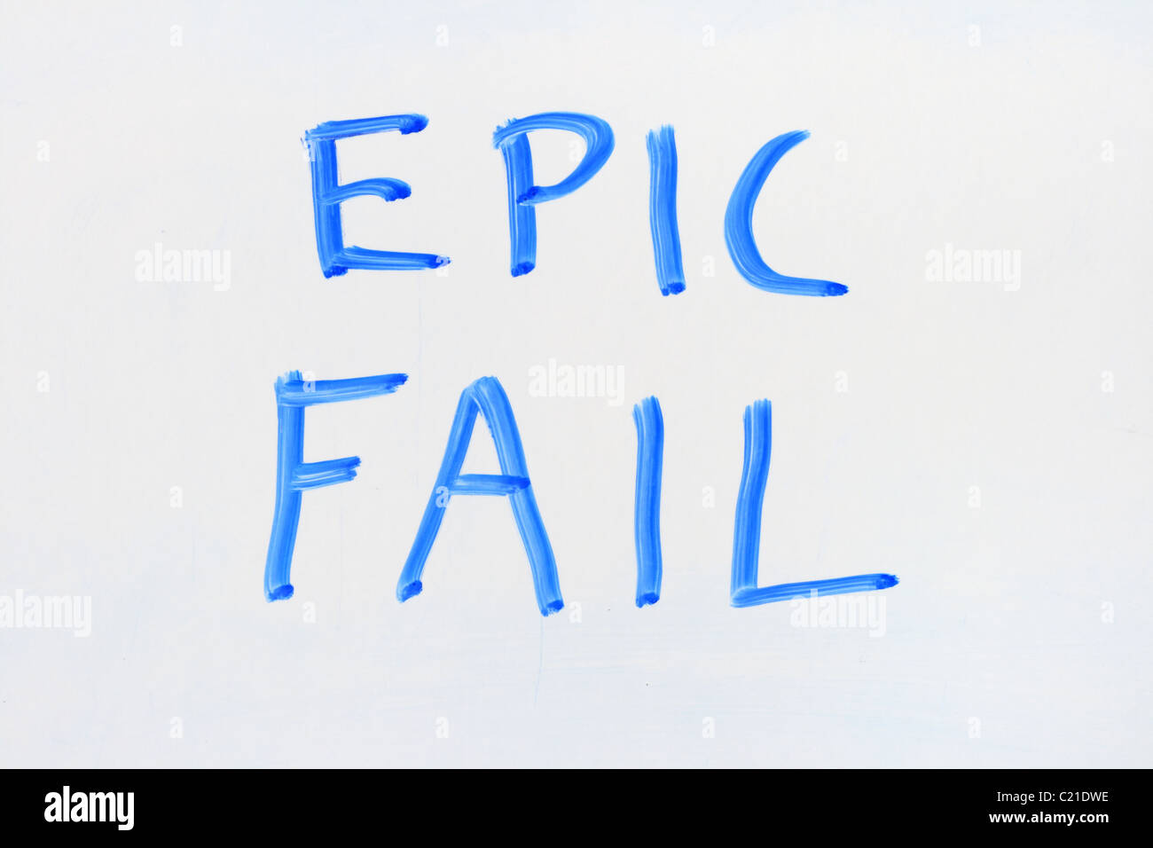 Epic fail scritto in blue marker a secco su un cancella scheda bianca Foto Stock