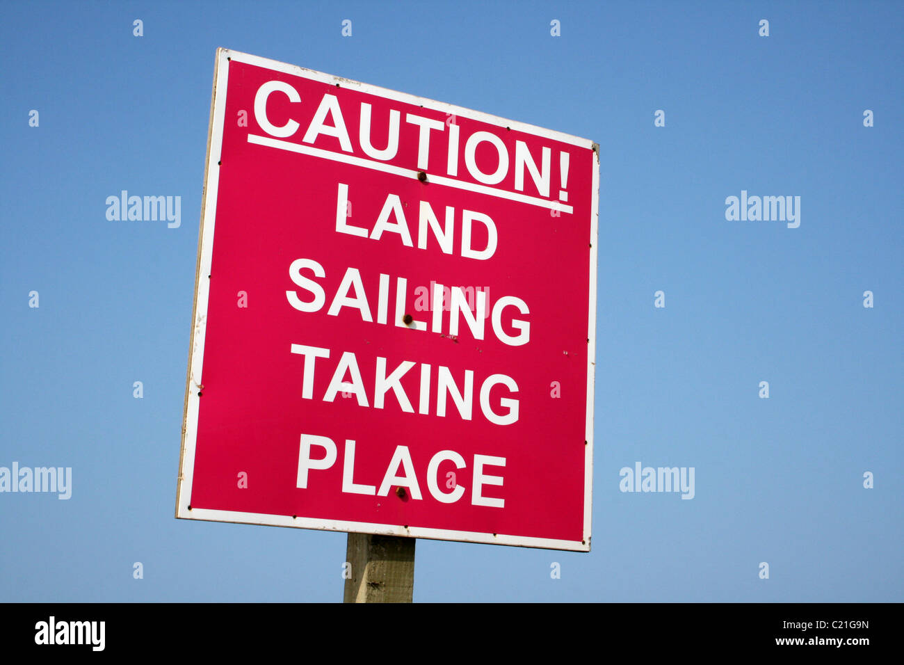 Terra di vela segno di avvertimento sulla spiaggia Ainsdale, costa di Sefton, Regno Unito Foto Stock