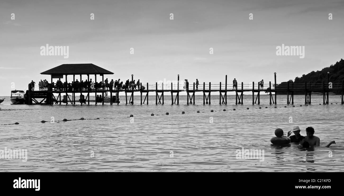 Il jetty di Pinau Manukan Island Foto Stock