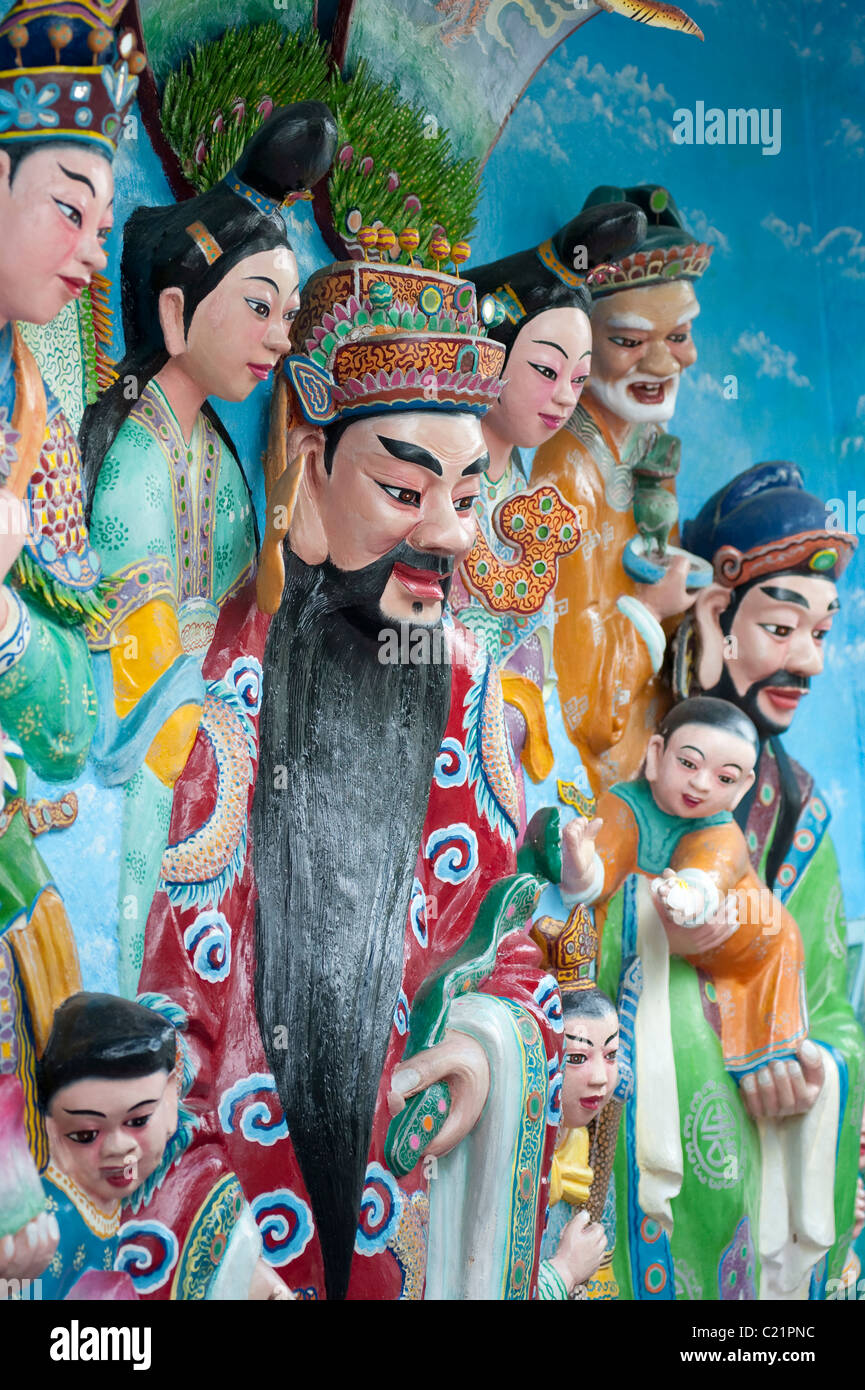 Sculture orientali alla Haw Par Villa, ex Tiger Balm Gardens. Un insolito orientali del parco a tema di Singapore Foto Stock
