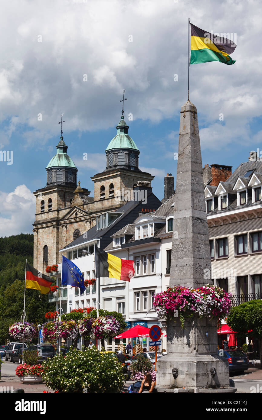 La graziosa piazza e Cattedrale di Malmedy, la Vallonia, Belgio. Foto Stock