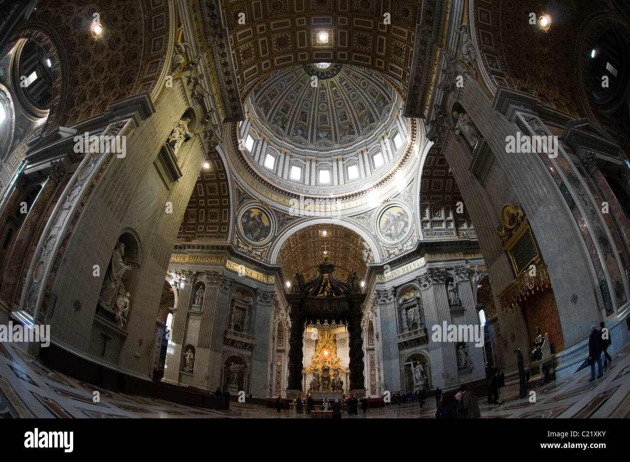 Bernini baldacchino sopra l altare papale nella Basilica di San Pietro, Roma, Italia. Foto Stock