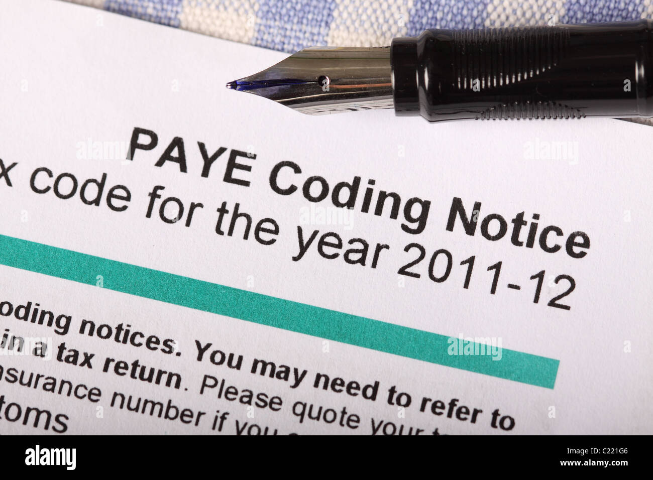 HMRC codice fiscale notifica per anno fiscale 2012 PAYE Avviso di codifica Foto Stock
