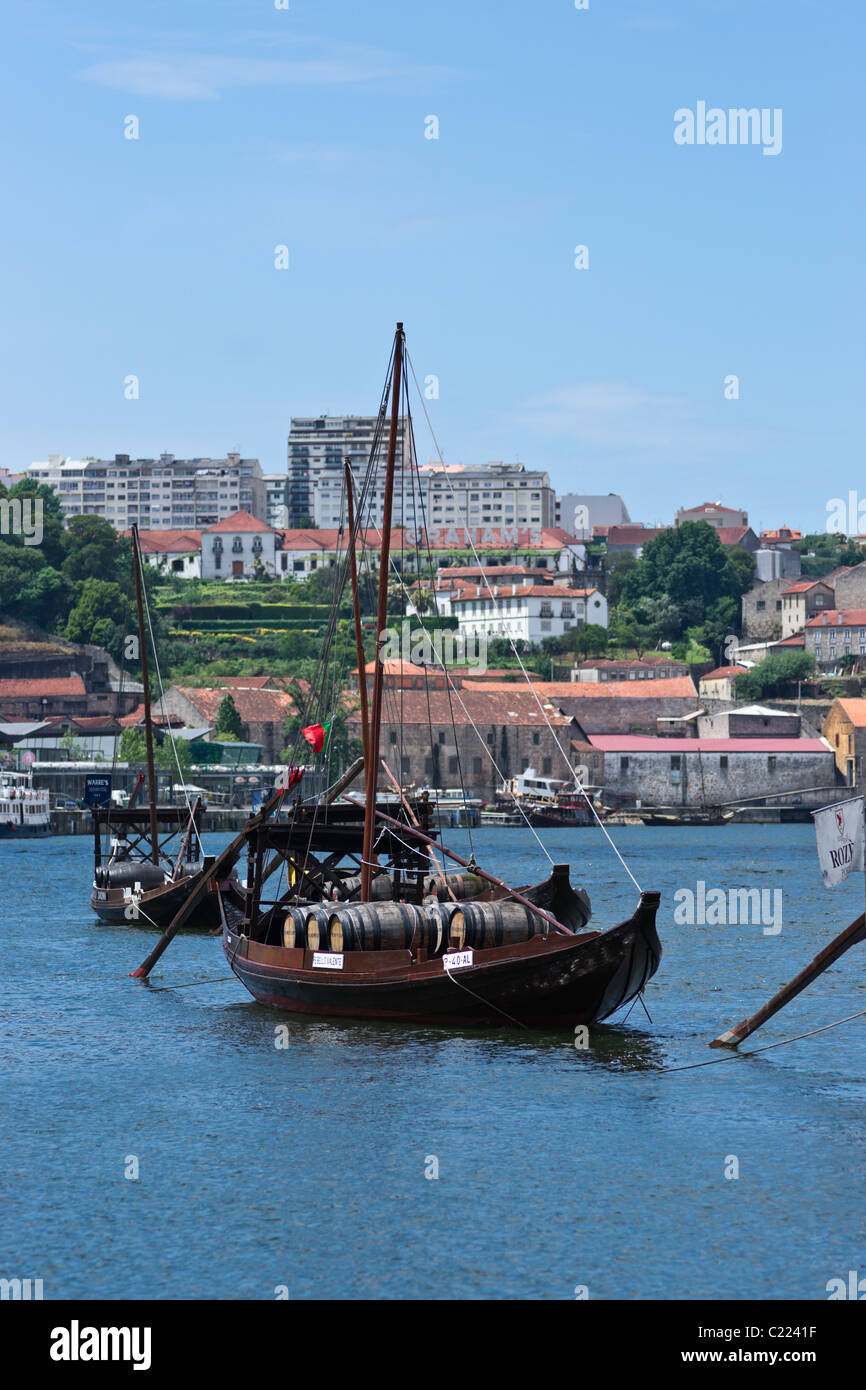 Chiatte porta sul fiume Douro che sono stati utilizzati per trasportare la porta giù il fiume. Porto (Oporto, Portogallo Foto Stock