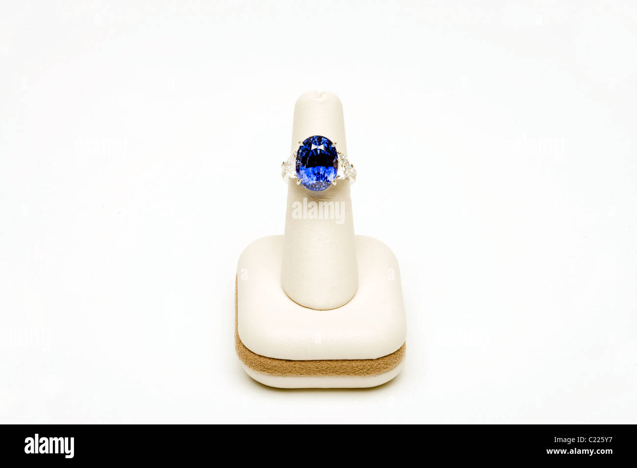 Platino anello saphire:15.84 carati:2 a forma di cuore ad diamanti 1.13 carati ciascuno Foto Stock