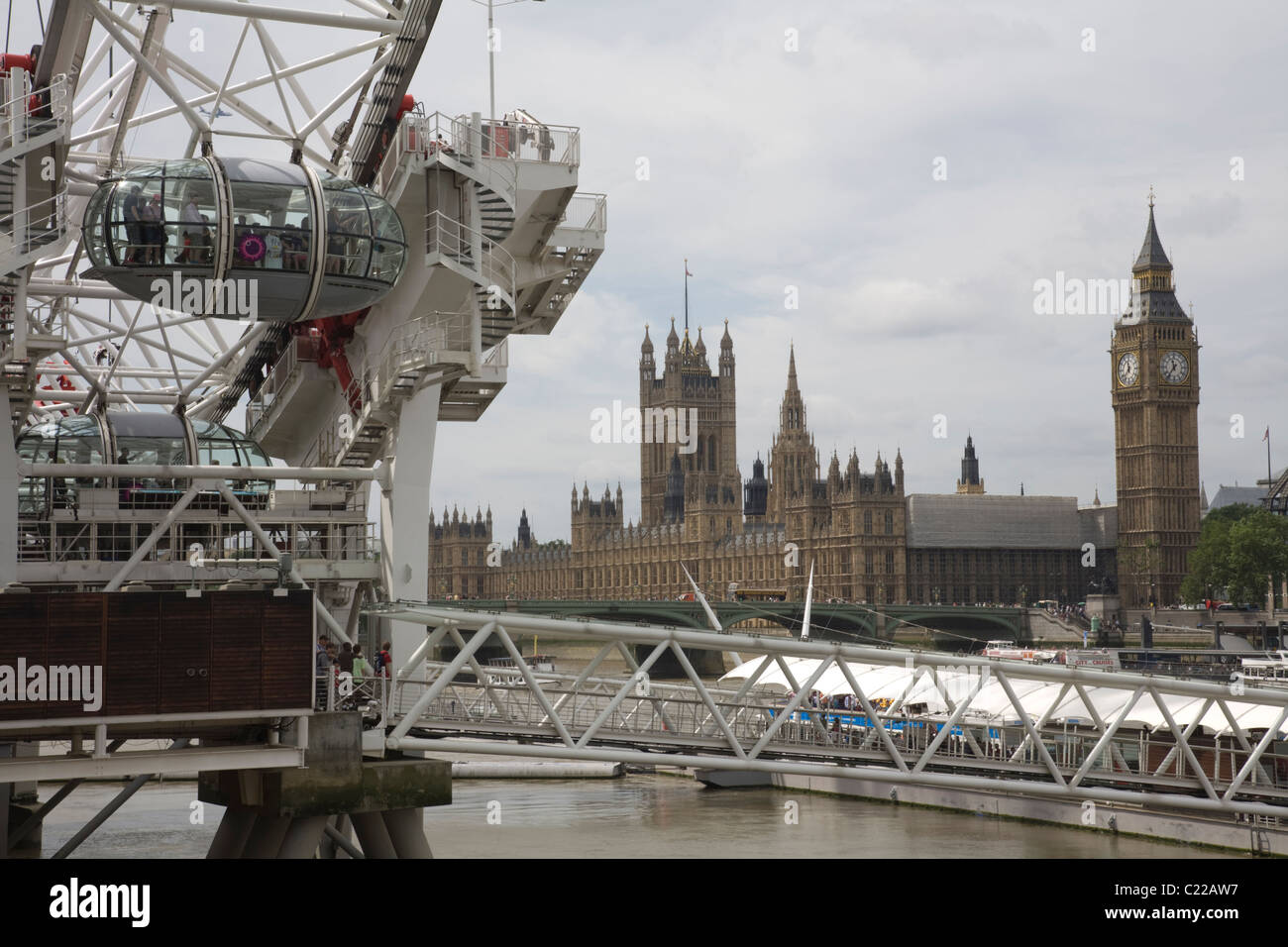 Vista del London Eye e la Casa del Parlamento Foto Stock