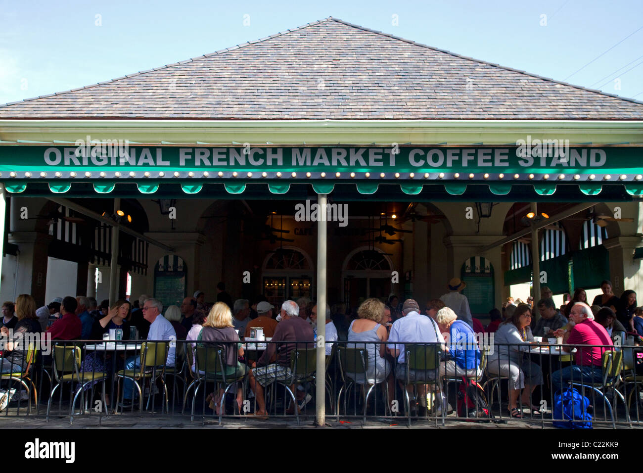 Il Cafe Du Monde nel Quartiere Francese di New Orleans, in Louisiana, Stati Uniti d'America. Foto Stock