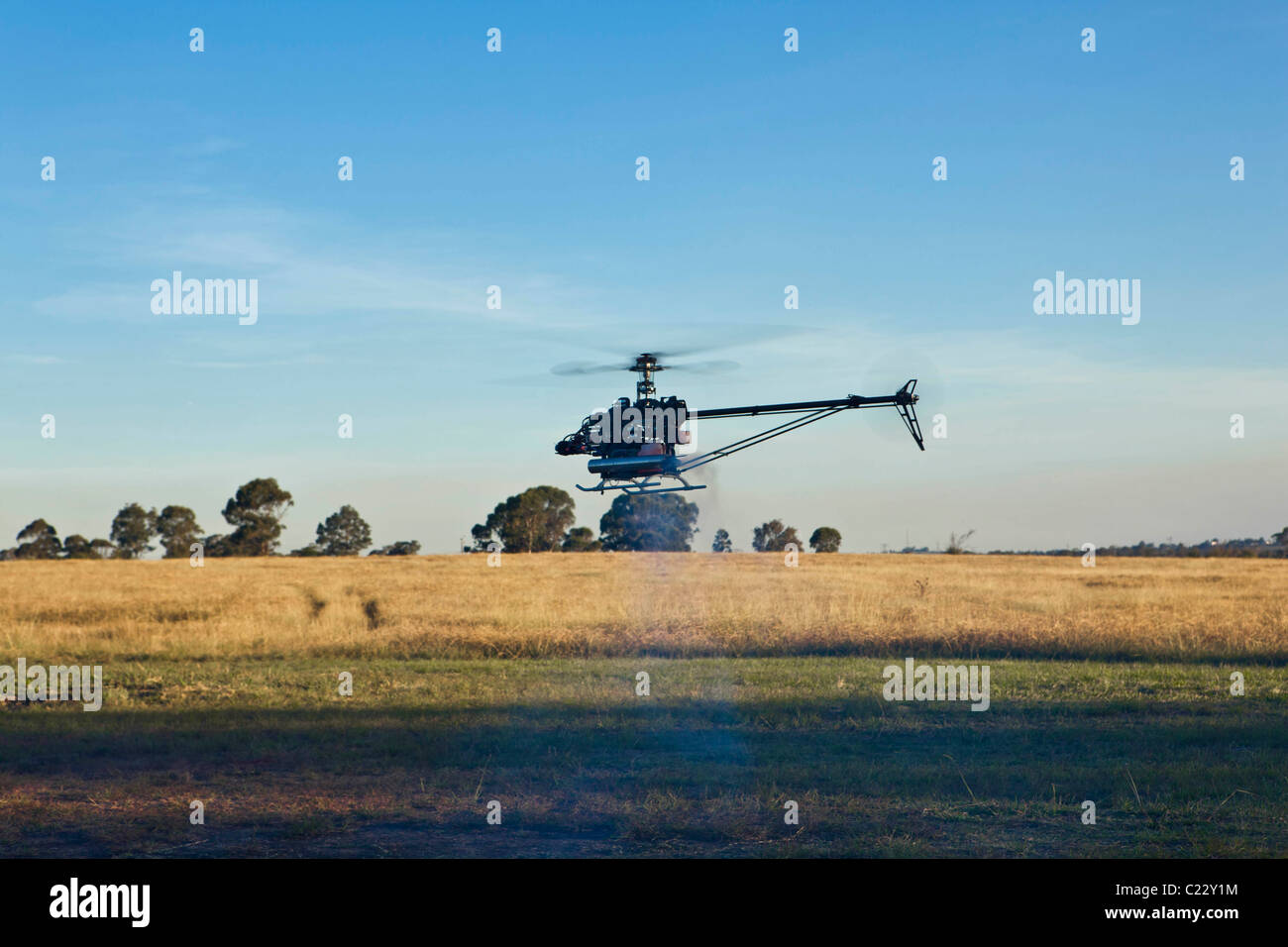 Un modello radio elicottero controllato senza il suo guscio Foto Stock