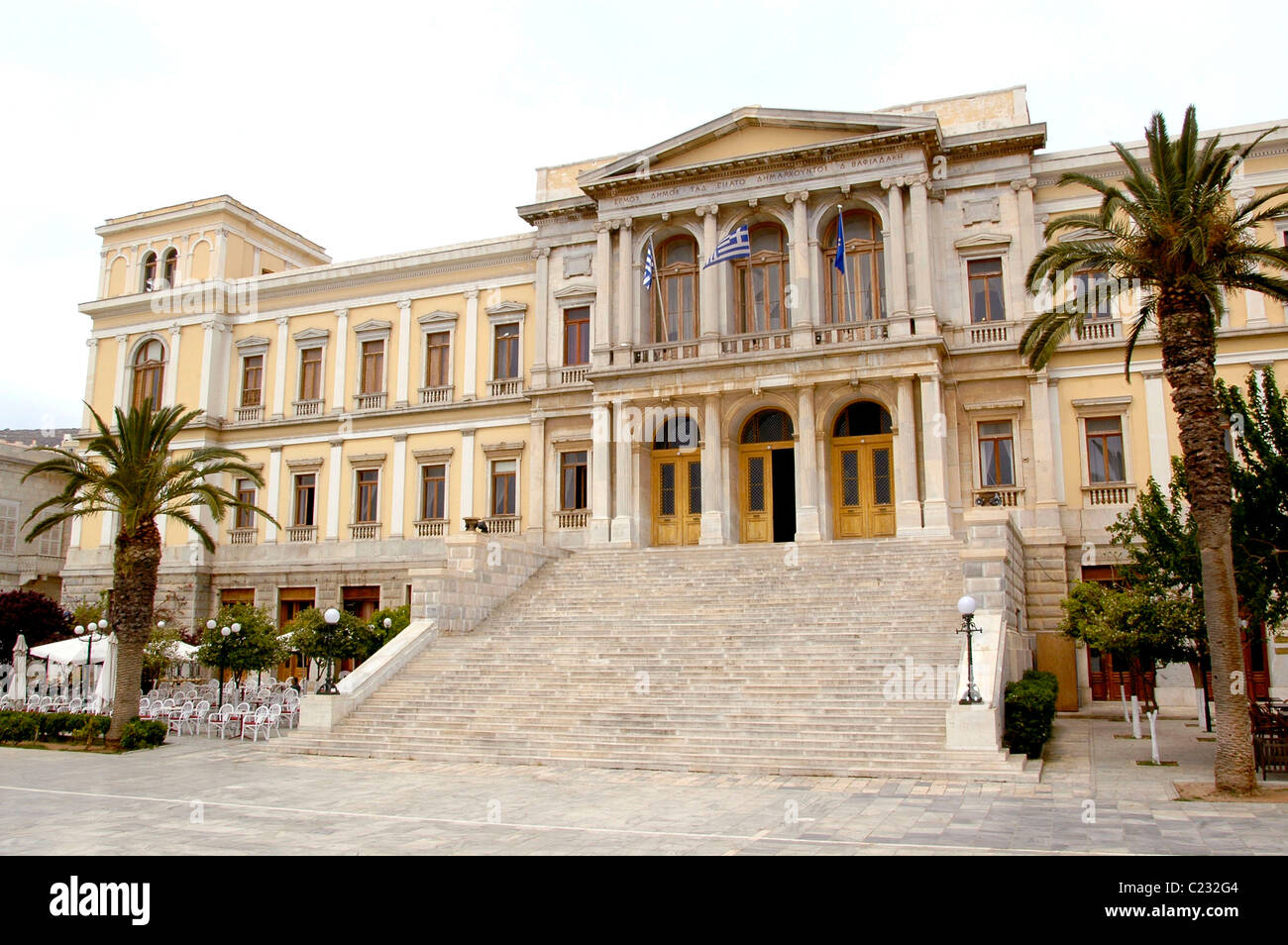 Il neoclassico Municipio di Hermoupolis. Costruire dall'architetto tedesco Ernest Ziller nel 1886. Foto Stock