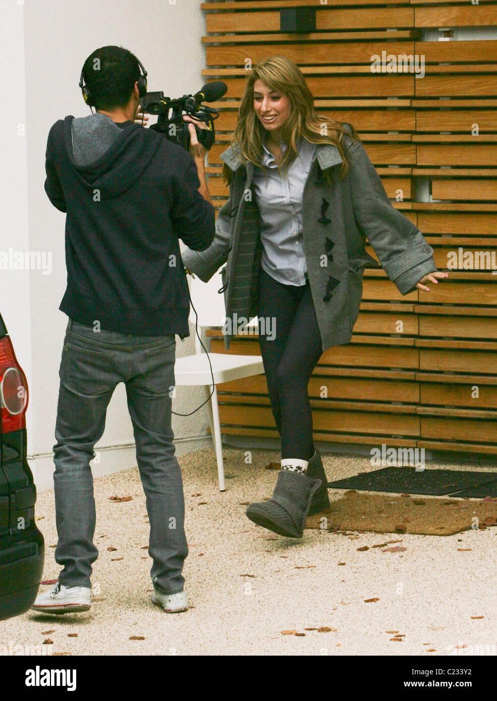 X fattore finalista Stacey Solomon è girato come lei lascia il fattore X House Londra Inghilterra - 19.10.09 Foto Stock