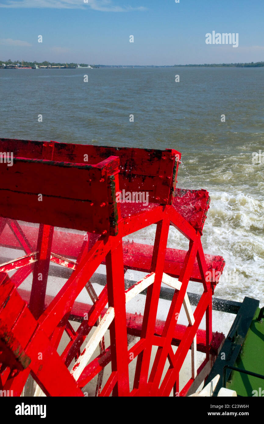 Ruota a palette della SS. Natchez Steamboat sul Mississippi River a New Orleans, Louisiana, Stati Uniti d'America. Foto Stock
